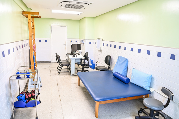Sala de Fisioterapia no centro de especialidades