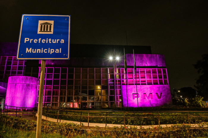 Iluminação Outubro Rosa Fachada Prefeitura