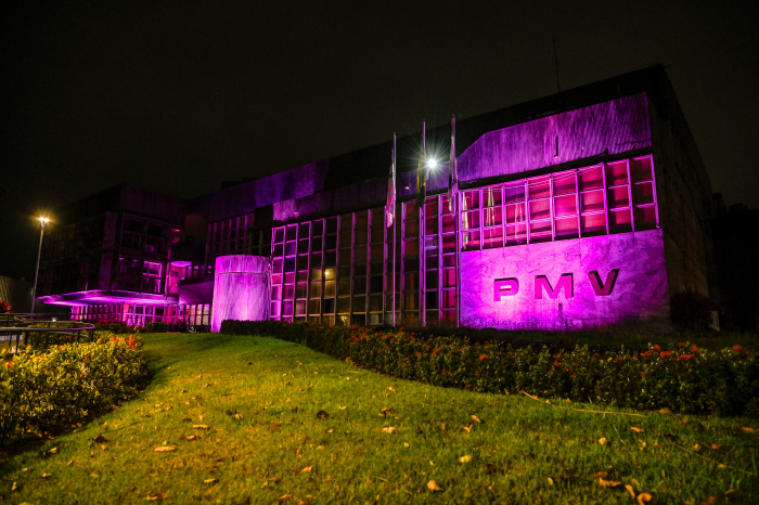 Iluminação Outubro Rosa Fachada Prefeitura