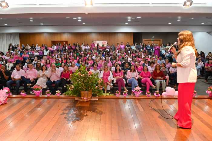 Evento do Outubro Rosa no auditório da PMV