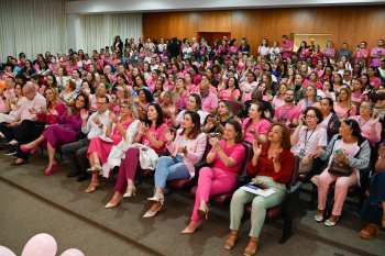 Evento do Outubro Rosa no auditório da PMV
