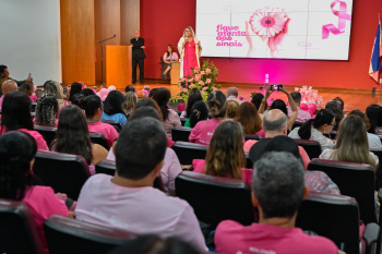 Evento do Outubro Rosa no auditório da PMV