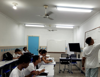 Estudantes do projeto Pré-Ifes na Emef João Bandeira