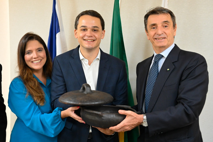 Prefeito recebe visita do embaixador da Itália no Brasil