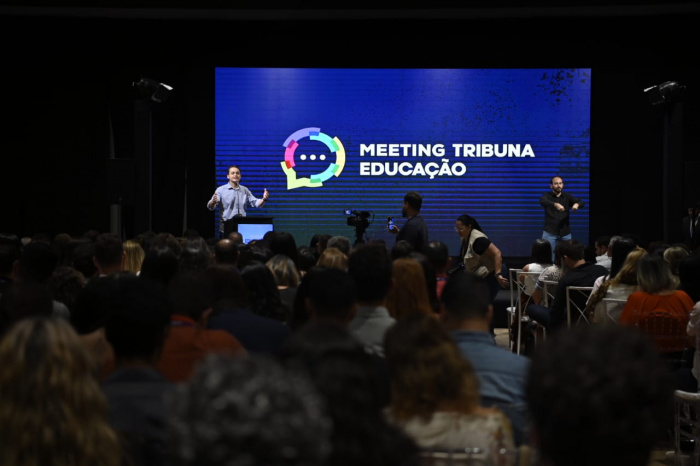 Prefeito discursa no Meeting de Educação da Rede Tribuna