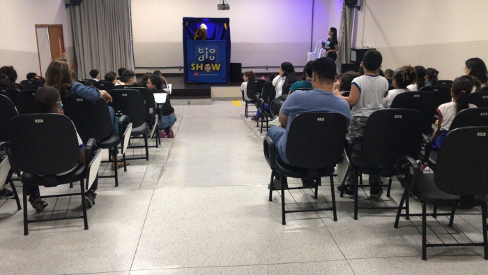 Apresentação da equipe de bonecos Tio Diu sobre a importância da Mata Atlântica