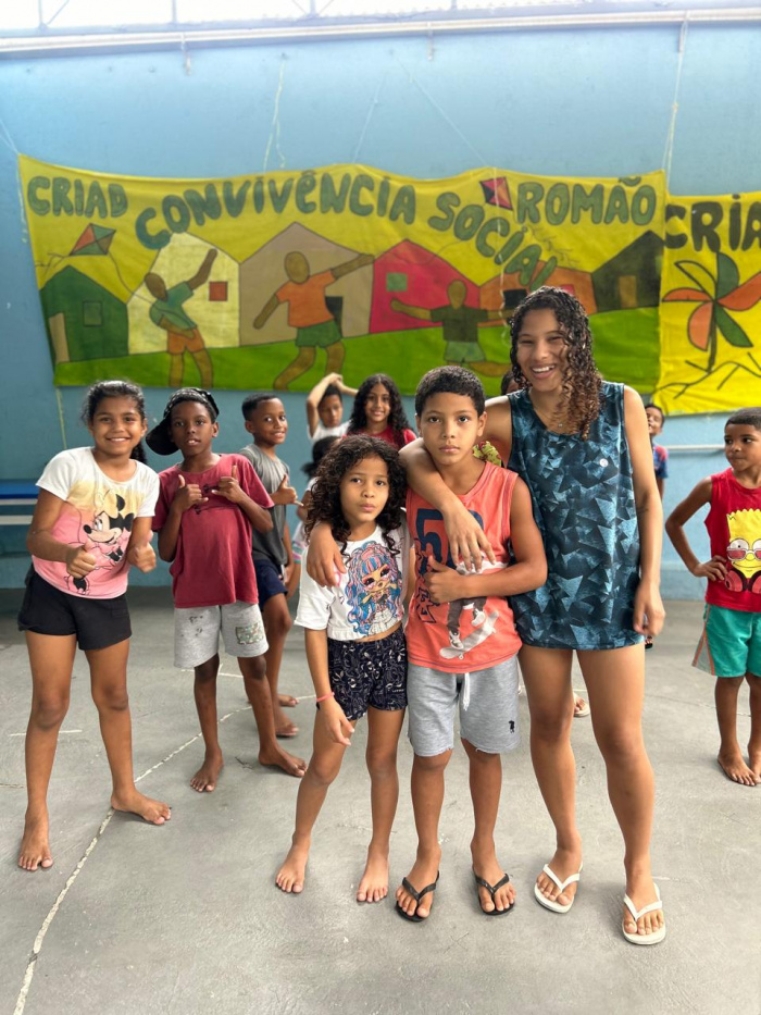 Adolescentes ensaiam para apresentação do Dia da Consciência Negra