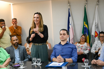 Assinatura do contrato para a prestação de serviços de tratamento de animais errantes de pequeno por