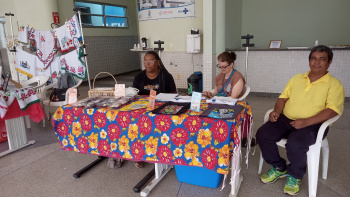 Pacientes do CAPS São Pedro promovem economia solidária em Fórum Municipal das PICS