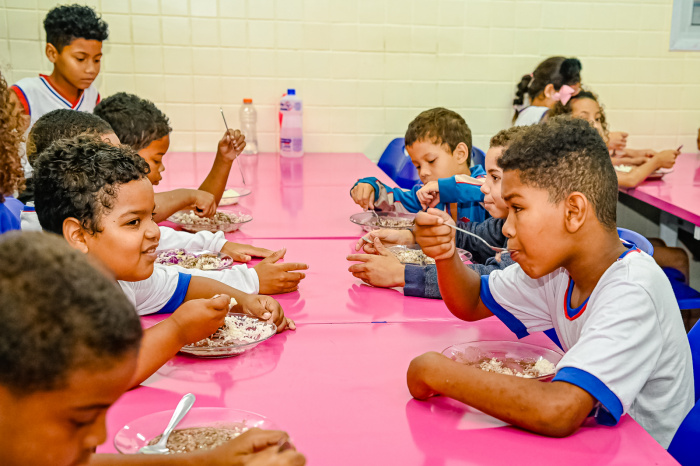 Alimentação Escolar na EMEFTI Paulo Reglus Neves Freire