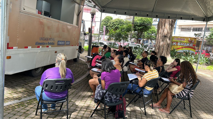 Aulas de culinária natalina na carreta Cozinha Brasil
