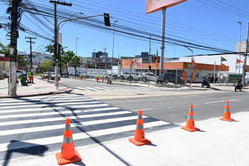 Nova rotatória no cruzamento da avenida Vitória com a rua Hermes Curry Carneiro