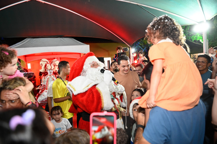 Natal de Encantos arranca suspiros do público no Parque Manolo Cabral