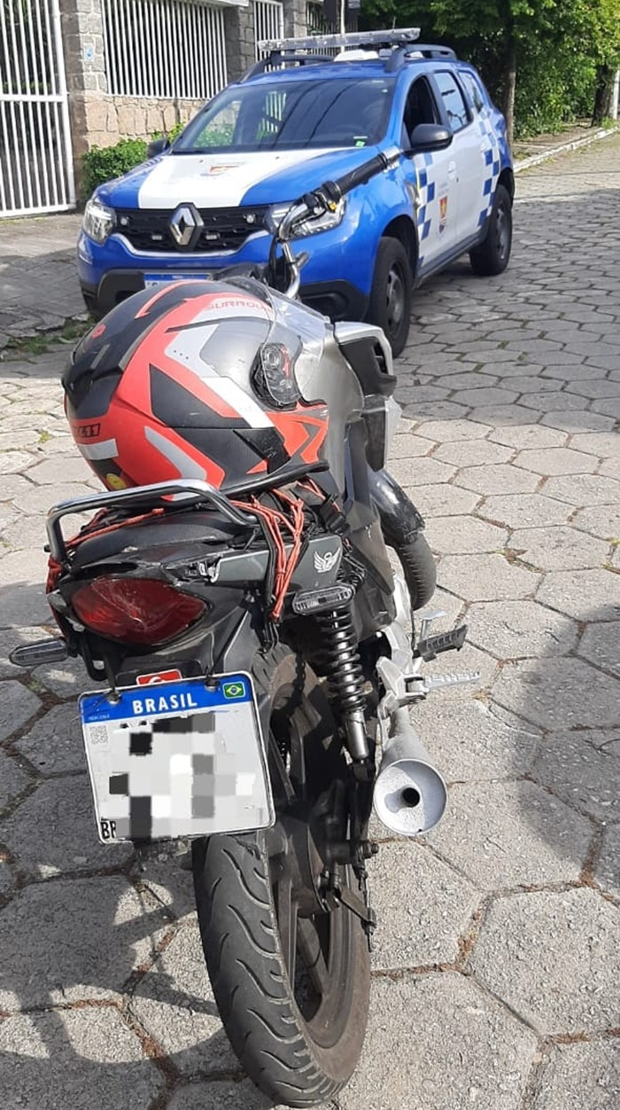 Motociclista sem habilitação é detido com moto clonada na Ilha do Frade