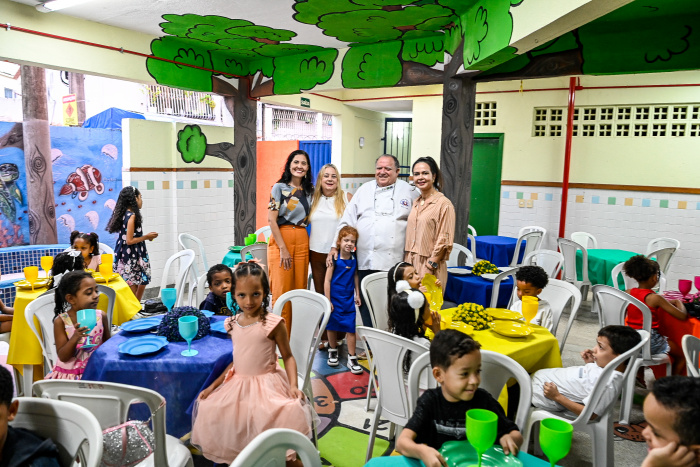 Entrega do convite para a feijoada da Imperatriz