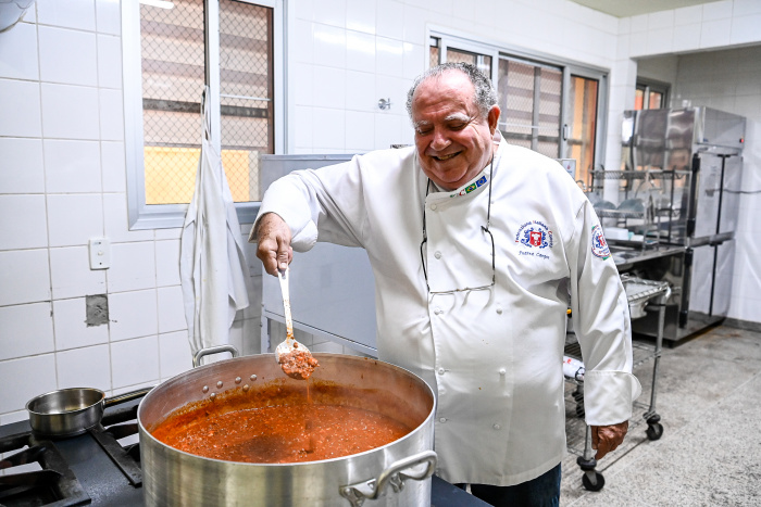 Entrega do convite para a feijoada da Imperatriz