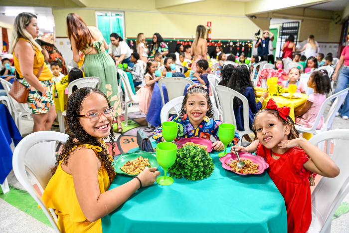 Entrega do convite para a feijoada da Imperatriz