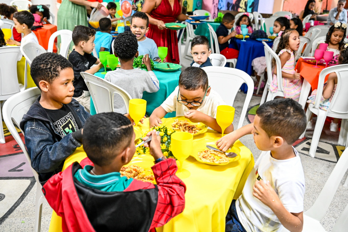 Entrega do convite para a feijoada da Imperatriz