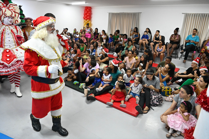 Entrega dos presentes Papai Noel do Correios