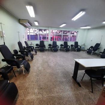 Sala de hidratação na US Praia do Suá para pacientes com suspeita de dengue