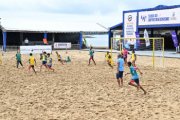 Projeto Social jogando Futebol de Areia na Arena de Verão