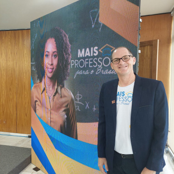 Diretor da Emef Maria Madalena Domingues, Renato Goltara, participa de evento em Brasília