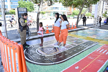 Exposição Carros Antigos Capoeira Pickleball Macakids Guarda Brinquedos Crianças