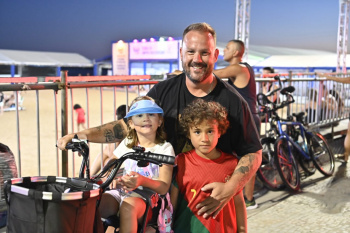 Wilmar Litz e os filhos pararam o passeio para ver os shows
