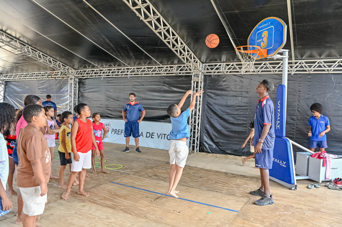 Crianças do Projeto de Nova Palestina na Colônia de Férias da Arena de Verão