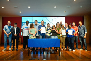 Entrega de Títulos de Regularização Fundiária