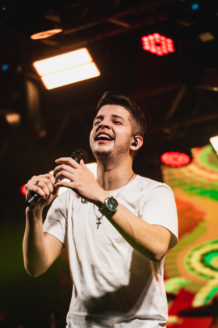 Nadson o ferinha abre a noite de sábado a partir das 20 horas.