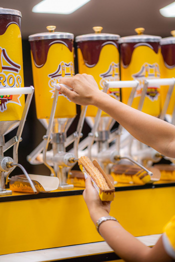 Aldneia vai vender churros durante o Carnaval de Vitória.