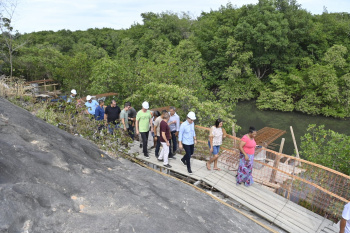 Visita às obras da orla da Grande São Predro, no bairro Resistência