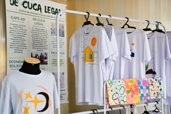 Exposição de artesanatos do CAPS no Hall da Prefeitura