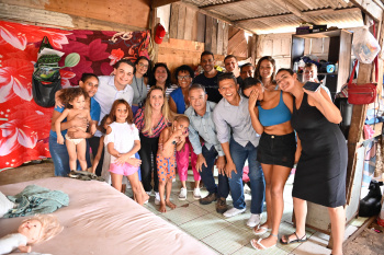 Entrega do Contrato de Aluguel Social no Morro do Bonfim