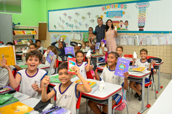 Entrega dos kits de Material Escolar