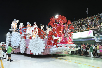 Jucutuquara trouxe três carros e dois tripés para desfile no Sambão.