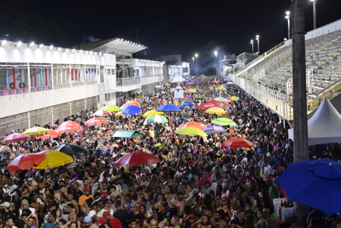 Circuito da Folia seguiu do Centro para o Sambão do Povo com muita animação nesta segunda (3)