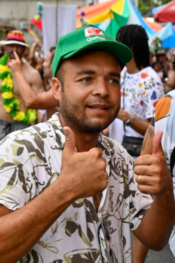 Bloco Amigos da Onça desfilou nesta terça-feira (4)
