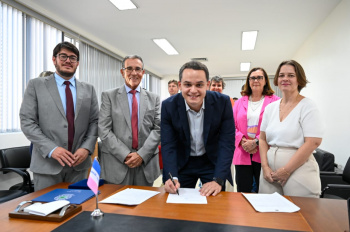 Assinatura do Termo de Cooperação de Atendimento à População em Situação de Rua junto ao TRE