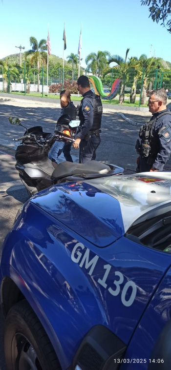 Sem habilitação, motoqueiro é detido pela Guarda de Vitória com moto roubada no RJ