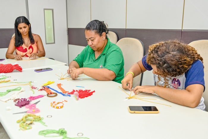 Projeto Fazendo Arte com as Servidoras - Oficina de Macramê