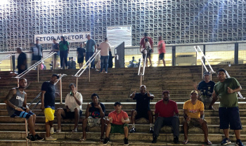Acolhidos do Abrigo 1 assistem 1º jogo da final do Capixabão - Kleber Andrade