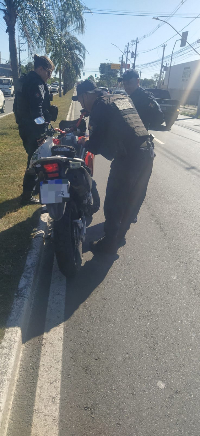 Motoqueiro é detido pela Guarda de Vitória com moto clonada