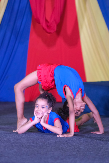 Alunos terão aulas de malabares, perna de pau, acrobacia de solo, tecido aéreo, teatro e palhaçada.