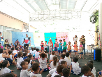 Evento literário alimenta imaginação de crianças no CMEI Georgina da Trindade