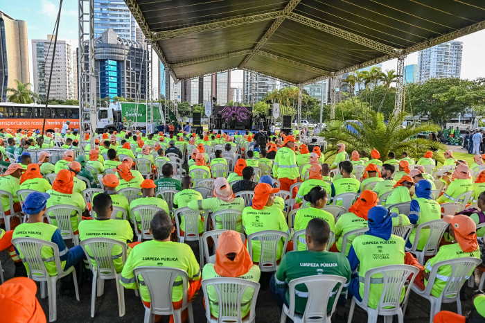 Homenagem ao dia do Servidor da Limpeza Urbana na Praça do Papa
