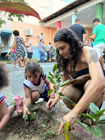 Projeto ecológico une famílias, crianças e equipe pedagógica no CMEI Zélia Vianna de Aguiar