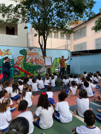 Famílias vivenciam semana literária no CMEI Anísio Spínola Teixeira, em Resistência