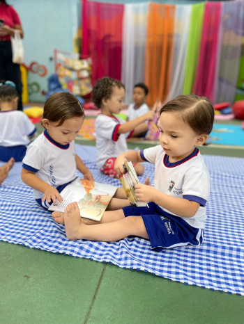 Famílias vivenciam semana literária no CMEI Anísio Spínola Teixeira, em Resistência